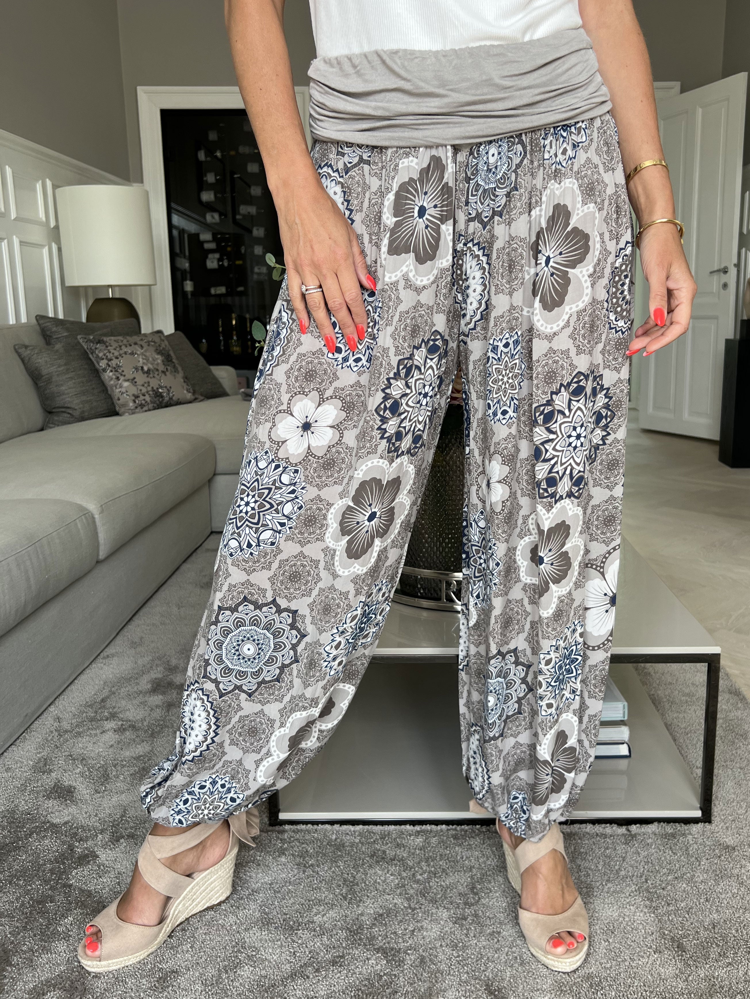 Vibe Pattern - Lätta och lösa byxor med resår i midjan